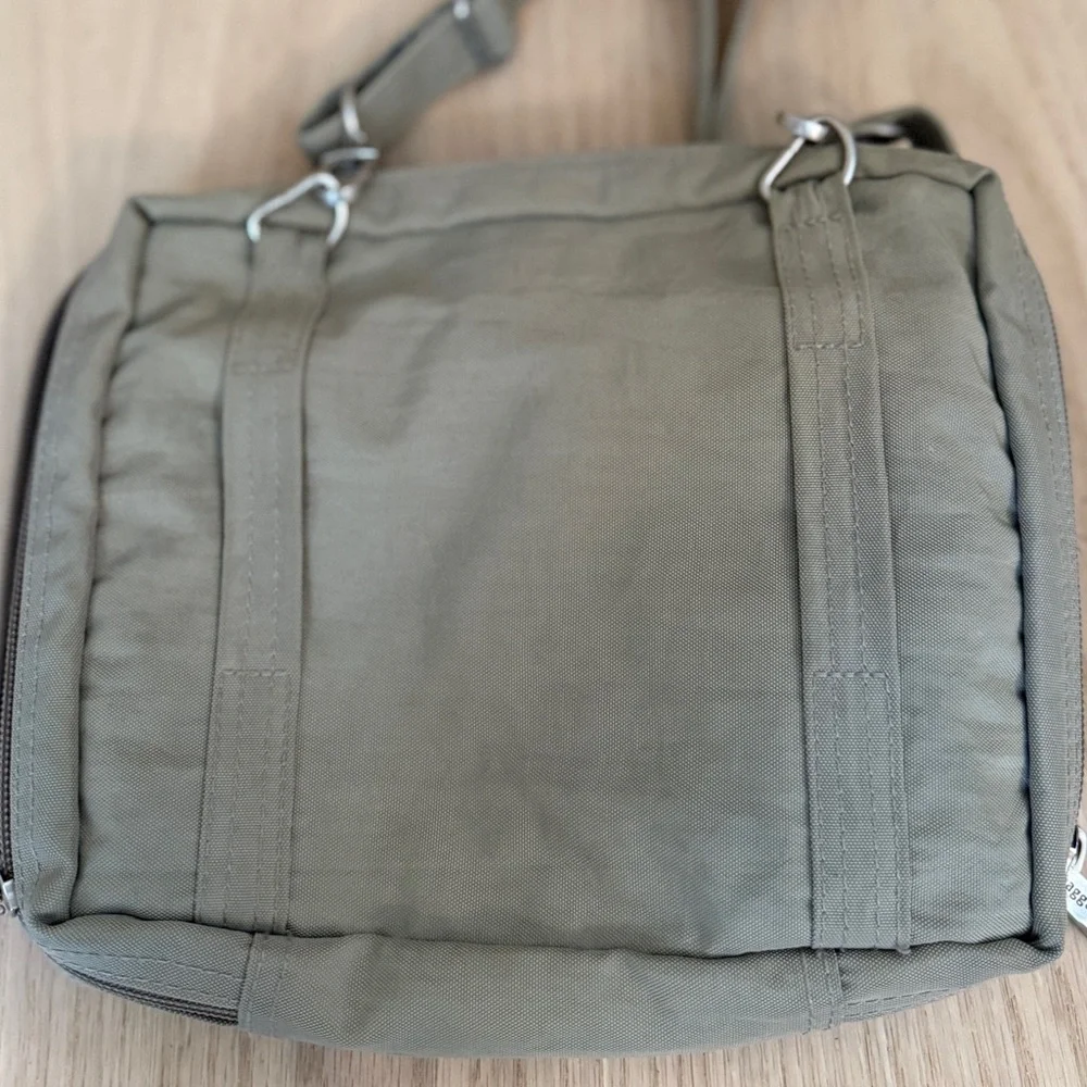 Baggallini Womens Crossbody Travel Bag Purse Messenger Bag Gray